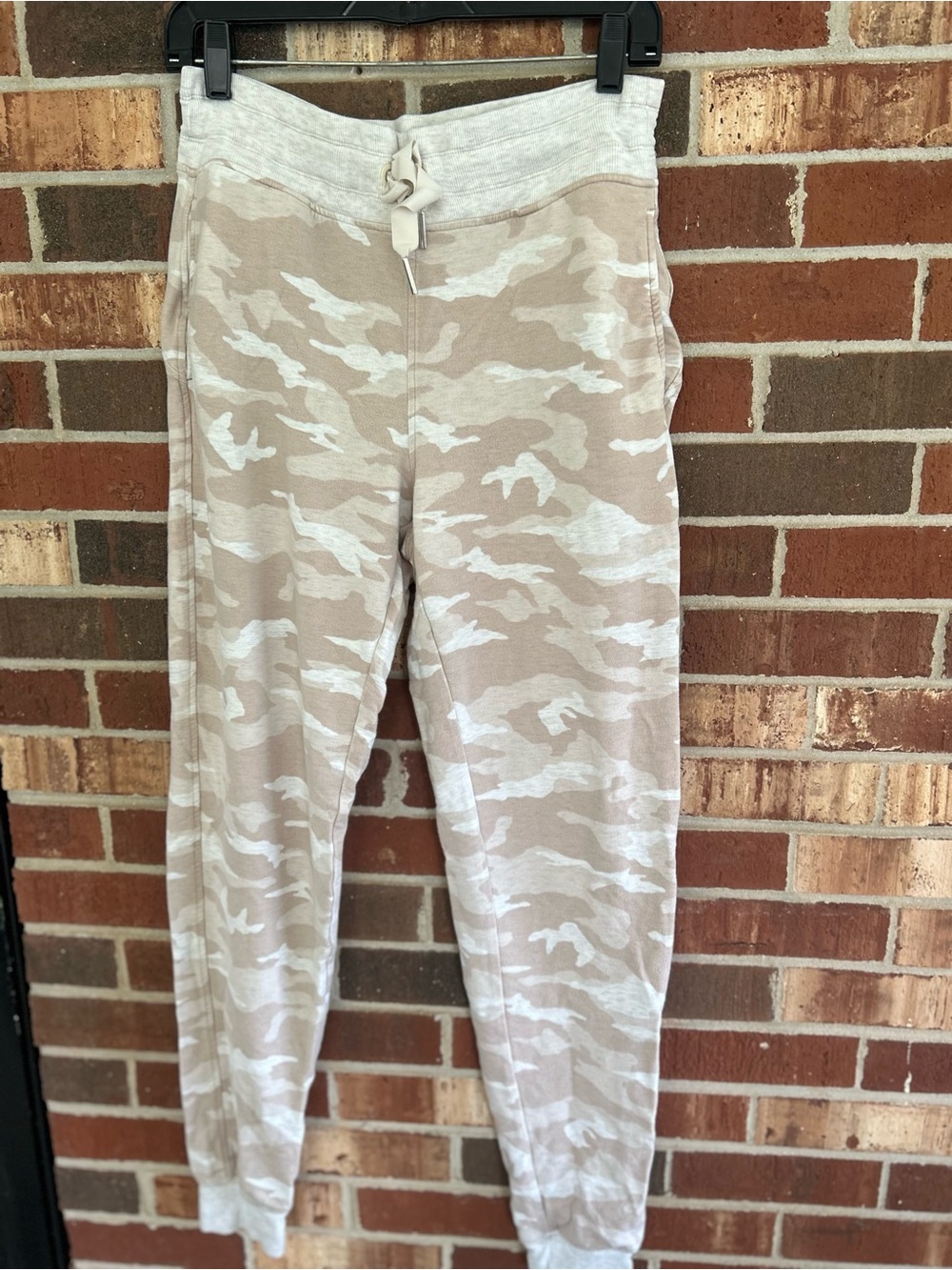 Athleta Balance Printed  Camo Joggers Pants Size ST Oatmeal Heather Camouflage